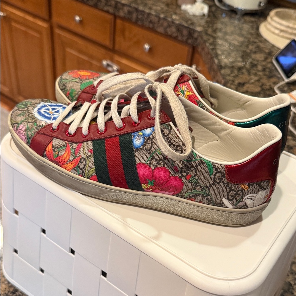 Gucci ladies Ace GG Flora Sneakers - Picture 2 of 6